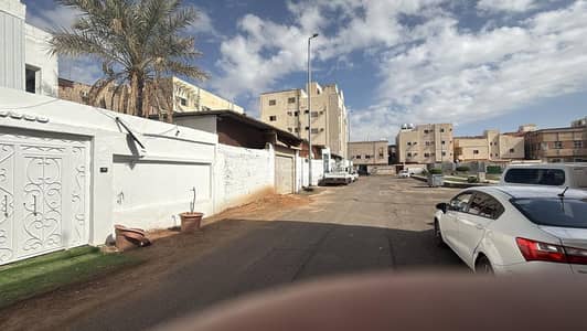 مستودع  للبيع في العريض، المدينة المنورة - الحرة الشرقية بجوار متوسطة ابي بكر الصديق سابقا