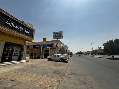 Complex for Sale in East Riyadh, Riyadh - Building for sale on Khalifa Bin Hamad Al Thani Street, Al Janadriyah district, Riyadh city, Riyadh region