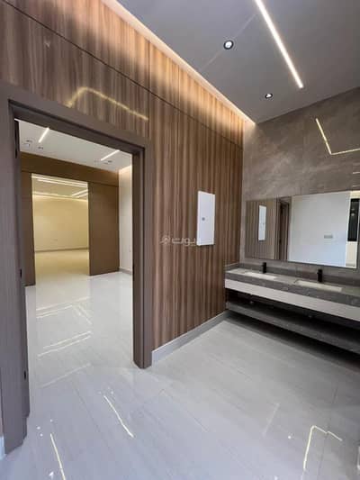 دور 5 غرف نوم للبيع في شرق الرياض، الرياض - دور للبيع في شارع احمد بن عفيف, حي الجنادرية, مدينة الرياض, منطقة الرياض