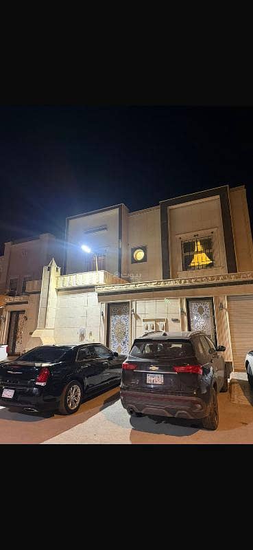 5 Bedroom Villa for Sale in West Riyadh, Riyadh - For sale: a villa with one floor and 3 apartments