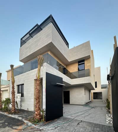 6 Bedroom Villa for Sale in West Riyadh, Riyadh - A villa consisting of 7 master bedrooms for sale in Al-Mahdiyah, Riyadh