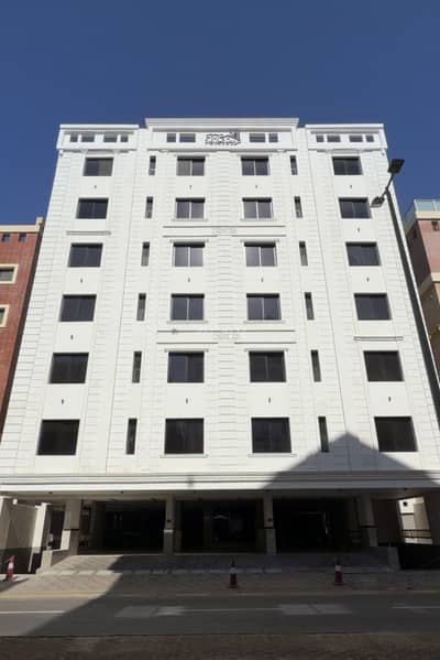 3 Bedroom Apartment for Sale in North Jeddah, Jeddah - A rooftop apartment or an annex with a private rooftop for sale in a prime location in al-Nuzha district