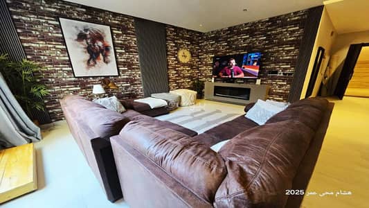 2 Bedroom Flat for Rent in North Riyadh, Riyadh - Luxurious furnished apartment with a rooftop seating area and elevator terrace