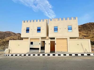 9 Bedroom Villa for Sale in Al Ukayshiyyah, Makkah - Villa For Sale in Al Ukayshiyyah, Makkah