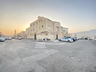 11 Bedroom Villa for Sale in East Riyadh, Riyadh - Elegant corner villa with an independent apartment – Unique design and exceptional location for sale