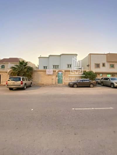 Commercial Land for Sale in East Riyadh, Riyadh - Investment and residential opportunity – villa on a commercial street for sale