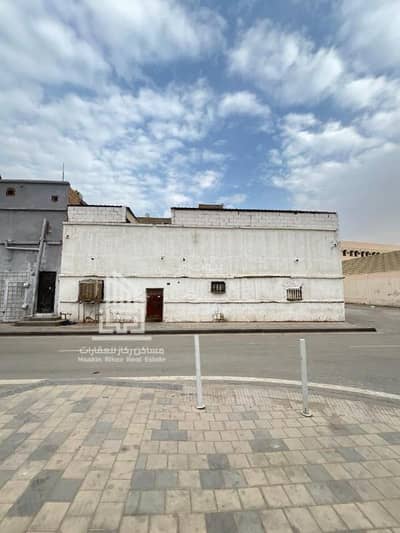 11 Bedroom Villa for Sale in Central Riyadh, Riyadh - Villa in an exceptional location directly near the metro - Al-Salihiya neighborhood