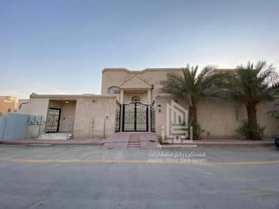 10 Bedroom Villa for Sale in East Riyadh, Riyadh - Investment and residential opportunity – Villa on a commercial street for sale