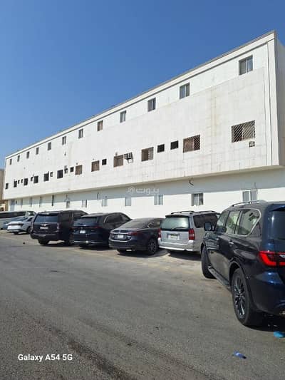 Commercial Building for Sale in East Riyadh, Riyadh - Three-story investment commercial building