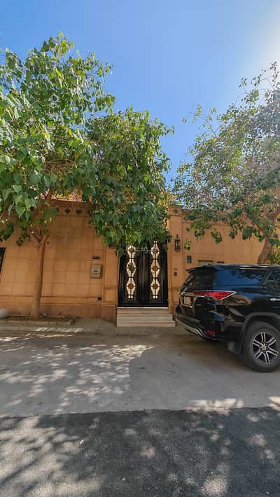 11 Bedroom Villa for Sale in North Riyadh, Riyadh - Villa with for sale in Al Yasmin, Riyadh