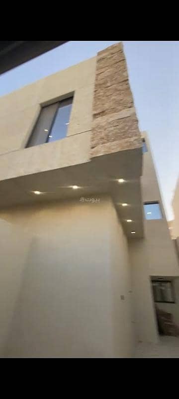 5 Bedroom Villa for Sale in South Riyadh, Riyadh - Upper floor with an apartment in the Soma Okaz neighborhood