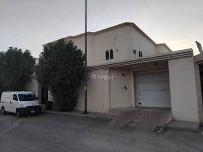 11 Bedroom Villa for Sale in South Riyadh, Riyadh - A house for sale in a quiet location suitable for families.