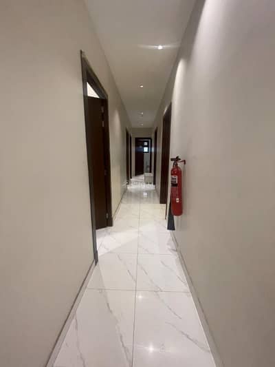 5 Bedroom Apartment for Rent in North Riyadh, Riyadh - Furnished apartment for rent for employees at a competitive price and a distinguished location in Al-Arid neighborhood close to all services.