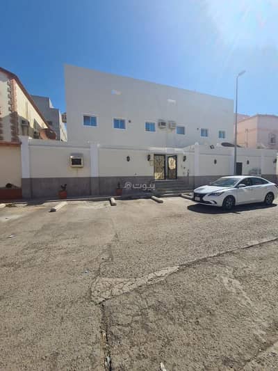 Residential Building for Sale in North Jeddah, Jeddah - Residential building for sale in Al-Samer district