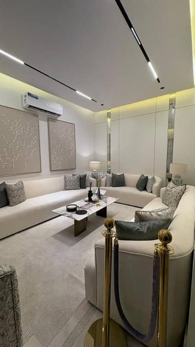 8 Bedroom Villa for Sale in South Riyadh, Riyadh - Distinct townhouse for sale in the Okaz neighborhood of Riyadh