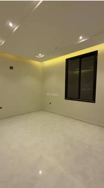 5 Bedroom Floor for Sale in East Riyadh, Riyadh - House for sale - Al-Janadriyah neighborhood