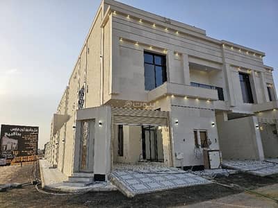 3 Bedroom Floor for Sale in East Riyadh, Riyadh - Ground floor corner property for sale in Al-Mu'ayzilah neighborhood