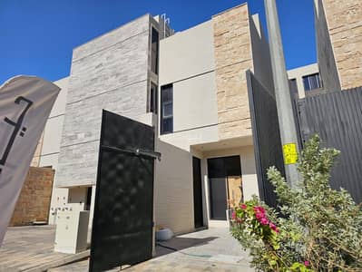 دور 3 غرف نوم للبيع في شرق الرياض، الرياض - دور للبيع في قرطبة، شرق الرياض