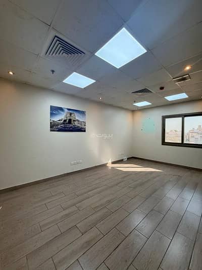 Office for Rent in North Jeddah, Jeddah - Administrative office for rent – Al-Basatin District – Jeddah