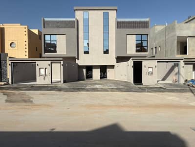 5 Bedroom Floor for Sale in South Riyadh, Riyadh - Floor for sale in Okaz, south Riyadh