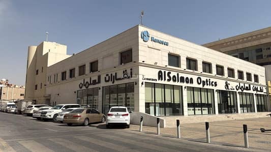 مكتب  للايجار في شمال الرياض، الرياض - مكتب تجاري للإيجار في شارع عبدالله بن سلمة, حي العليا, مدينة الرياض, منطقة الرياض