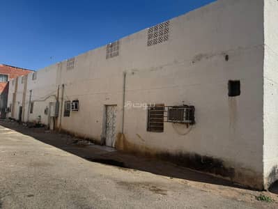 10 Bedroom Floor for Sale in Wairah, Madina - For sale a traditional house in the Awairah neighborhood, in Medina