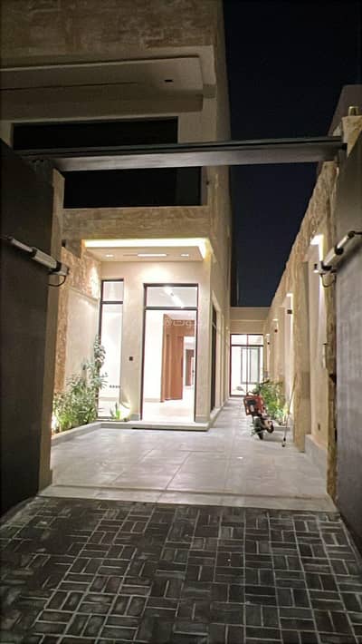5 Bedroom Floor for Sale in North Riyadh, Riyadh - A luxurious ground-floor role? large area and private entrance Al-Narjis Al-Shamali.