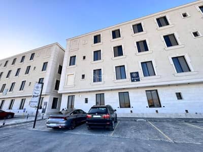 3 Bedroom Apartment for Rent in East Riyadh, Riyadh - Apartment for rent in Al-Rimal, in a building in Riyadh