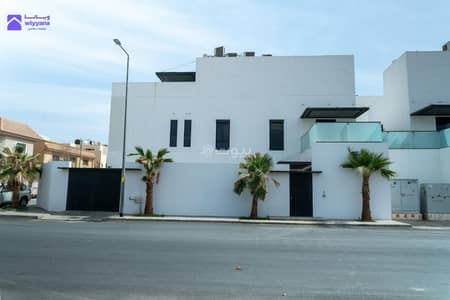 4 Bedroom Villa for Rent in North Riyadh, Riyadh - Luxury Villa for Rent in Al Sulaymaniyah | 4 Master Bedrooms + Elevator + Private Roof Terrace