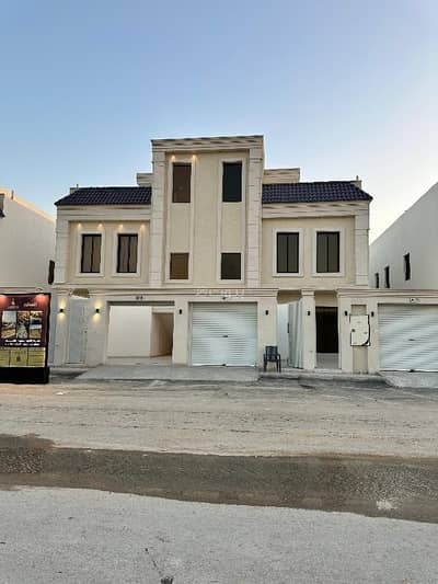 3 Bedroom Floor for Sale in South Riyadh, Riyadh - Ground floor with a separate deed in Okaz Al-Ajlan scheme