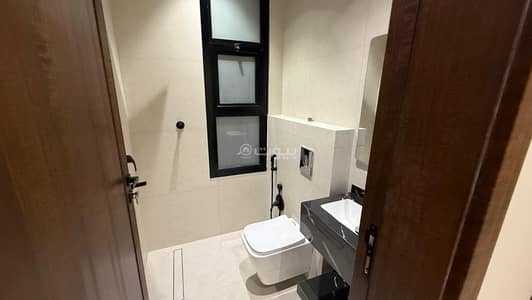 دور 3 غرف نوم للبيع في غرب الرياض، الرياض - دور أرضي للبيع في حي سلطانة، الرياض