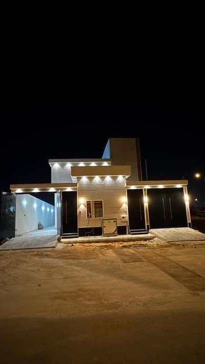 7 Bedroom Villa for Sale in East Riyadh, Riyadh - Villa with an apartment under construction