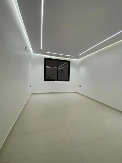 3 Bedroom Floor for Sale in East Riyadh, Riyadh - Ground floor apartment for sale in حي الخليج.