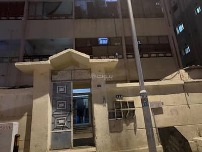 عمارة سكنية  للبيع في الجامعة، مكة - مكة- حي العزيزية( الجامعة ) درجة ثانية عن شارع عبدالله خياط