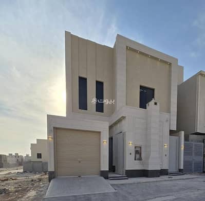 11 Bedroom Villa for Sale in East Riyadh, Riyadh - Villa for sale in Al Janadriyah, east Riyadh