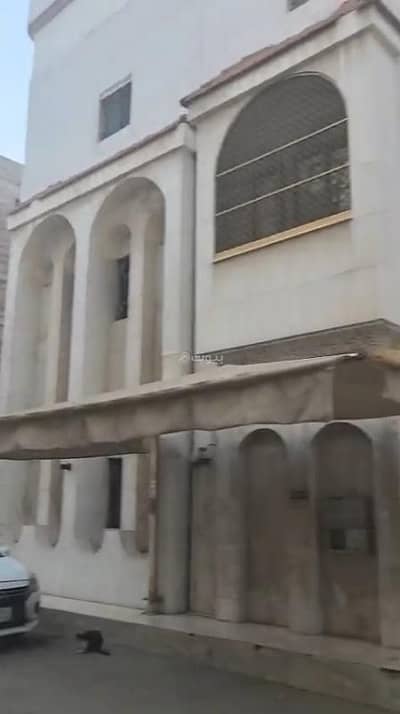 4 Bedroom Apartment for Rent in North Jeddah, Jeddah - Ground floor apartment for rent in the Al-Rabwa neighborhood, 4 bedrooms and a living room.