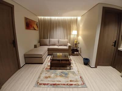 فلیٹ 1 غرفة نوم للايجار في شرق الرياض، الرياض - شقة فاخر بحي الحمراء تتكون من صالة جلوس وغرفة نوم