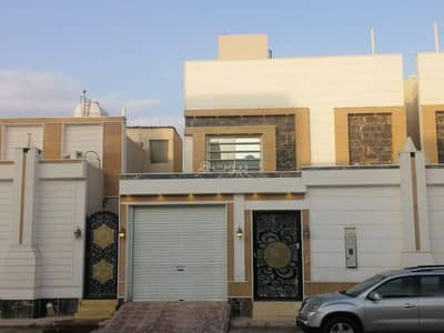 3 Bedroom Villa for Sale in South Riyadh, Riyadh - Duplex villa for sale in Al-Akaz District, area 290