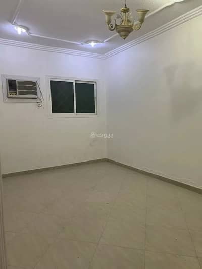 دور 5 غرف نوم للايجار في شمال الرياض، الرياض - دور للإيجار في شارع العمرة, حي الملقا, مدينة الرياض, منطقة الرياض