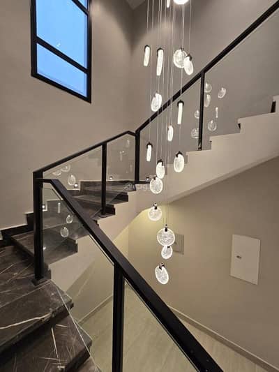 فیلا 4 غرف نوم للبيع في شرق الرياض، الرياض - فيلا درج داخلي وشقه