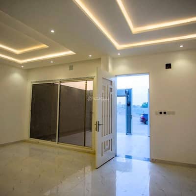 6 Bedroom Villa for Sale in South Riyadh, Riyadh - Villa for sale in Al-Shifa, Riyadh. New staircase, living room, car entrance, yard, and roof.