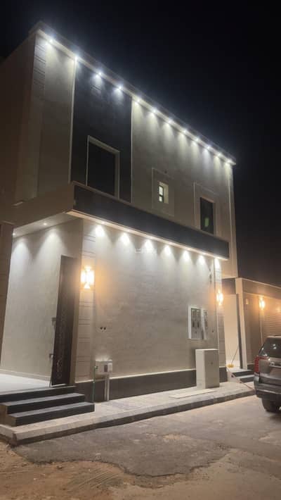 6 Bedroom Floor for Rent in East Riyadh, Riyadh - For rent: a floor with an annex in the Al-Sharq Gate neighborhood, near the Government Circles Complex, Civil Defense, prisons, as well as State Security.