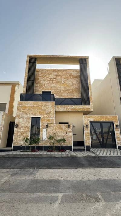 5 Bedroom Villa for Sale in West Riyadh, Riyadh - Residential villa for sale in Al-Mhedia district, Riyadh. Land area: 360 square meters.