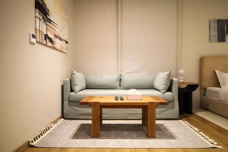 استوديو  للايجار في شمال الرياض، الرياض - استوديو كبير وواسع | موقع مميز في العقيق | ٦,٢٠٠ ريال/شهر | تنظيف أسبوعي مجاني