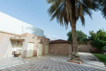 7 Bedroom Rest House for Sale in North Riyadh, Riyadh - Rest House for Sale in Al Sahafa District – Corner Plot on Two Streets, Ready for Development