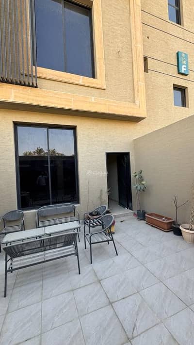 3 Bedroom Floor for Rent in West Riyadh, Riyadh - Luxurious apartment consisting of 3 rooms and 2 living rooms, 2 private entrances, for rent in Al-Rawda, Riyadh