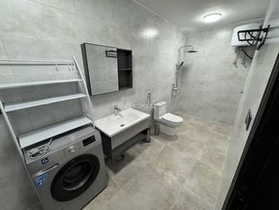 Residential Building for Rent in East Riyadh, Riyadh - شقة غرفة وصالة مع مطبخ ومكيفات حي الروضة