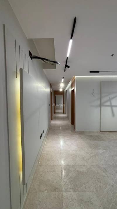 5 Bedroom Flat for Sale in Al Khalidyah, Madina - A five-bedroom apartment for sale in Al-Khaldia, Medina