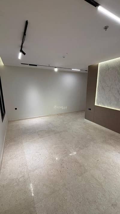 5 Bedroom Apartment for Sale in Al Khalidyah, Madina - A five-bedroom apartment for sale in Al-Khalidiya, Al-Madinah