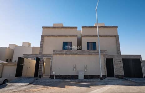 فیلا 6 غرف نوم للبيع في شرق الرياض، الرياض - دوبلكس للبيع في حي الجنادرية، الرياض